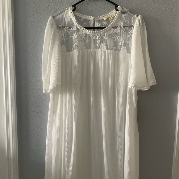 white loose dress